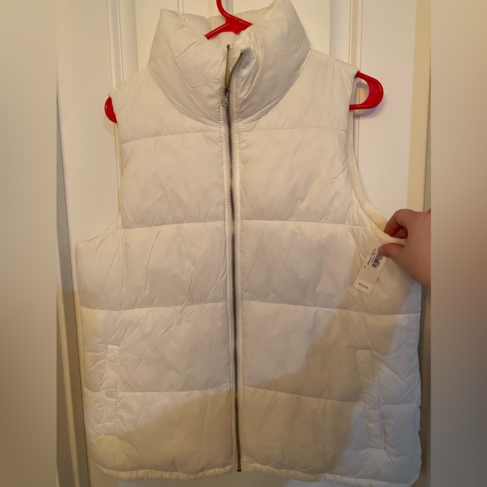 Size L vest. NWT
